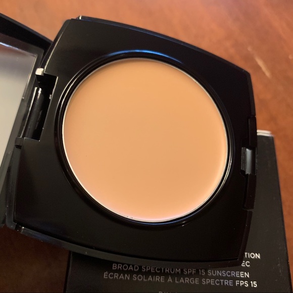 Avon Flawless Cream to Powder Foundation - Picture 5 of 6